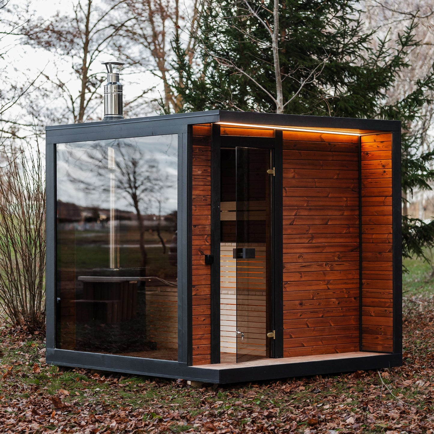 Sauna with thermowood exterior and glass door. Mandespa USA. Modal Sauna.