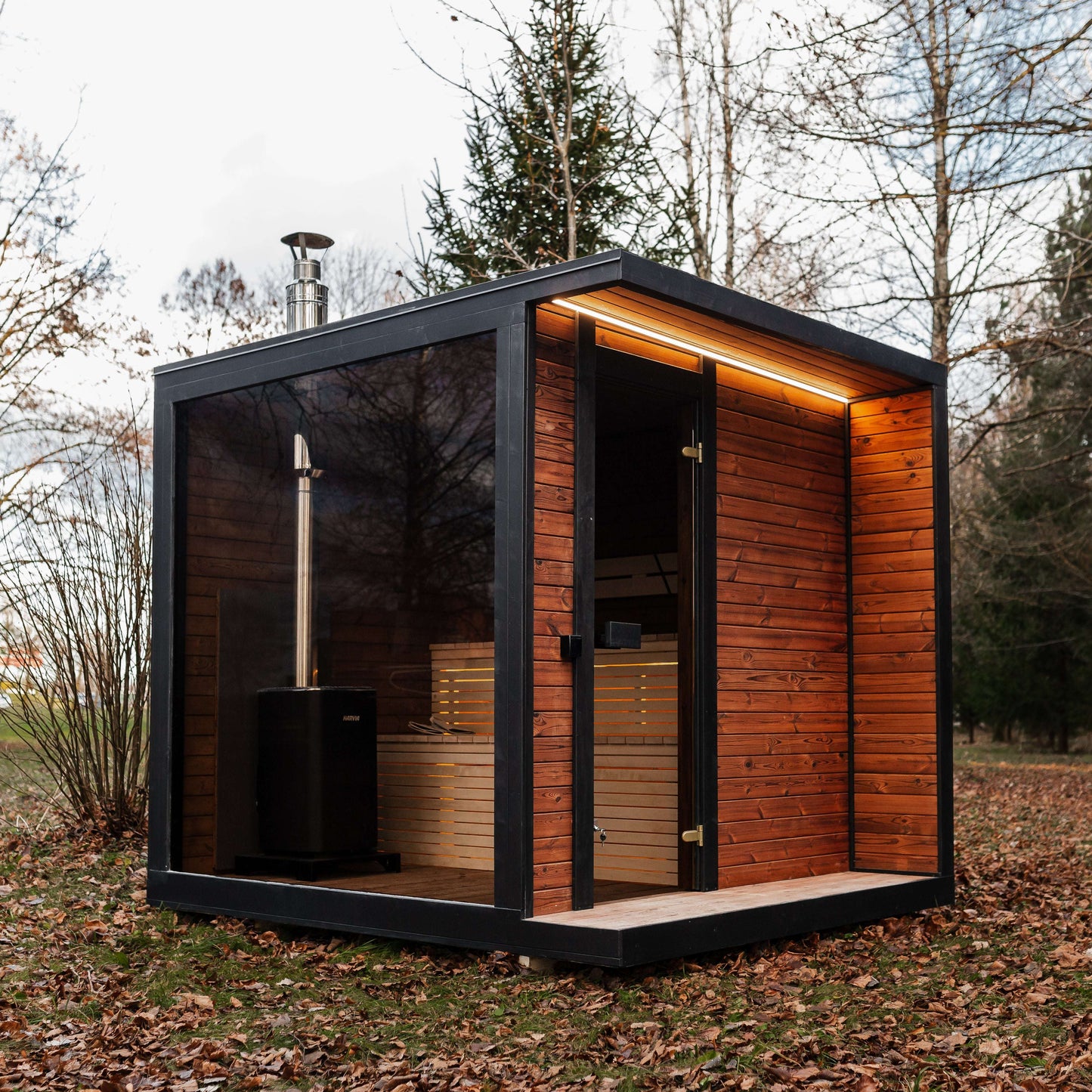 Sauna with thermowood exterior and glass door. Mandespa USA. Modal Sauna.