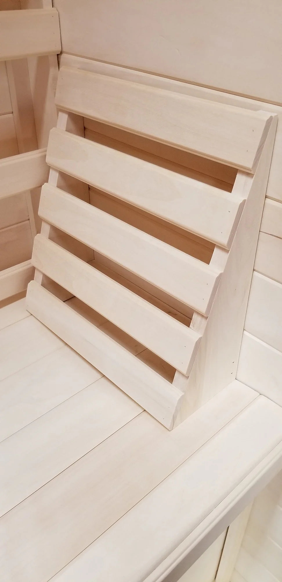 Wooden crate with slatted lid